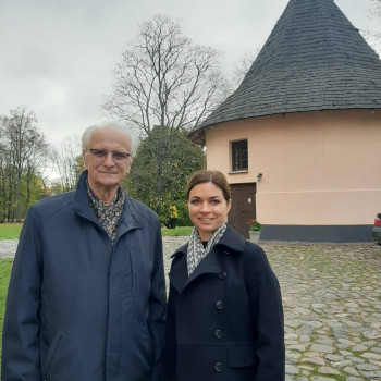 Enciklopēdiju "Muižas Latvijā" autors Vitolds Mašnovskis viesojas Alūksnes Jaunajā pilī.