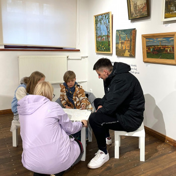 ALŪKSNES STĀSTI GLEZNĀS