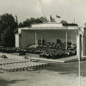 Alūksnes Pilssalas estrāde