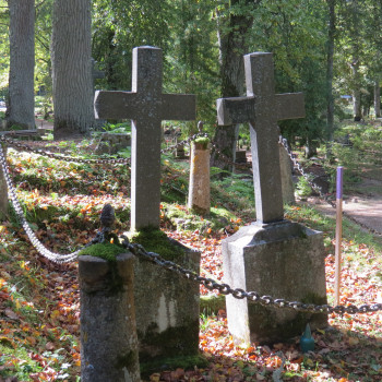 Alūksnes Lielajos kapos uzsākta kultūrvēsturisko vērtību inventarizācija.