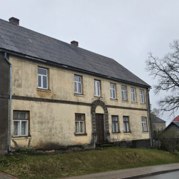 Miesnieku Bišulāču mājas - Merķeļa ielā 8 un Uzvaras ielā 25